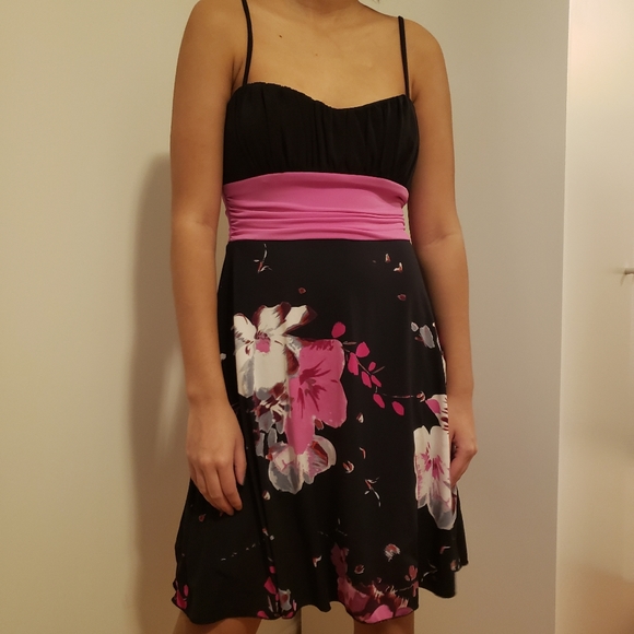 Dress - Picture 3 of 3